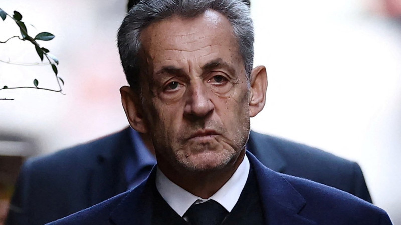 Eski Fransa Cumhurbaşkanı Sarkozy, ev hapsine çıkarıldı