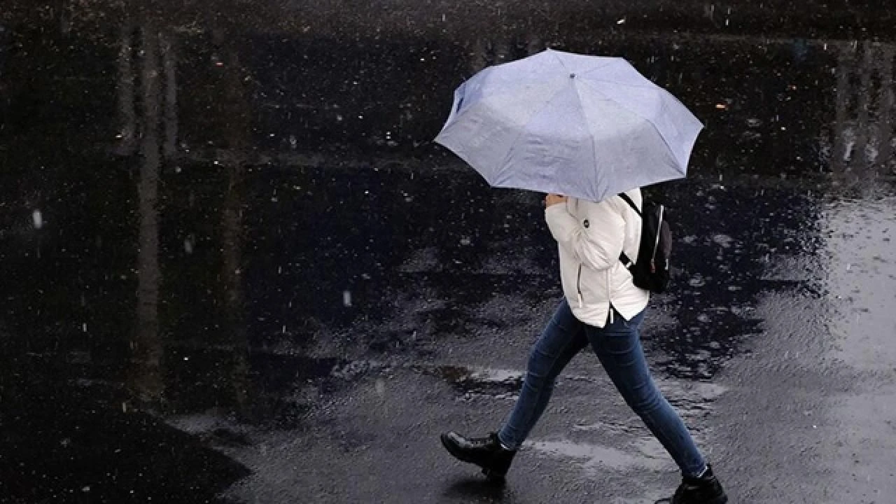 Hava durumu uyarısı: Cumartesi fırtına, Pazar g&uuml;n&uuml; belirgin soğuma