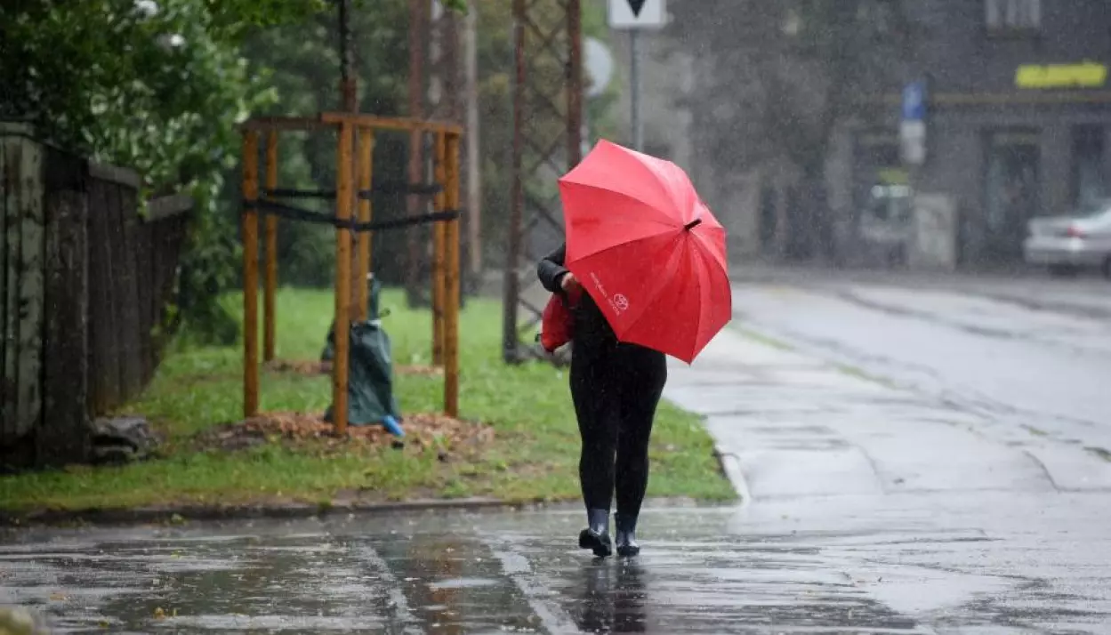 Hava ikiye b&ouml;l&uuml;n&uuml;yor: &Ouml;nce yağış, sonra sakinlik