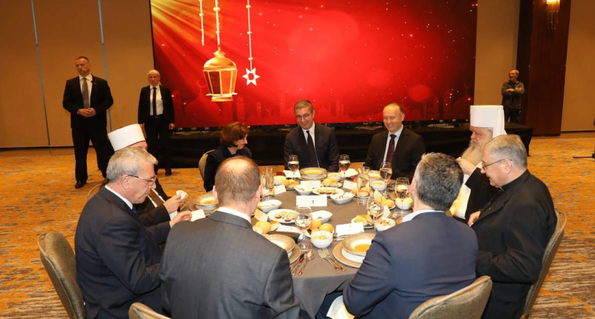 H&uuml;k&uuml;met'ten iftar programı: Mickoski'den birlik vurgusu
