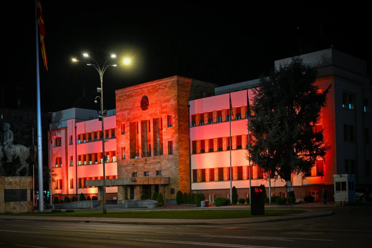 Kadına şiddete karşı 16 gün: Meclis binası turuncu ışıklarla aydınlatıldı