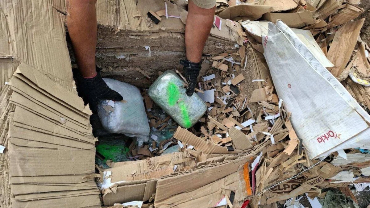 Kağıt balyalarına gizlenmiş 324 kilo esrar: Balkan uyuşturucu şebekesi &ccedil;&ouml;kertildi