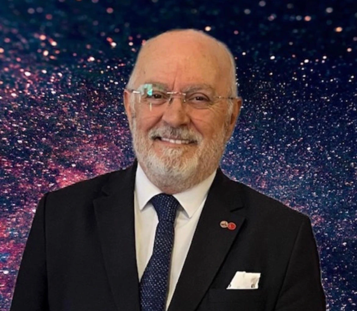 Kalbi &Uuml;sk&uuml;p&rsquo;te atan şef: Cezmi Işık