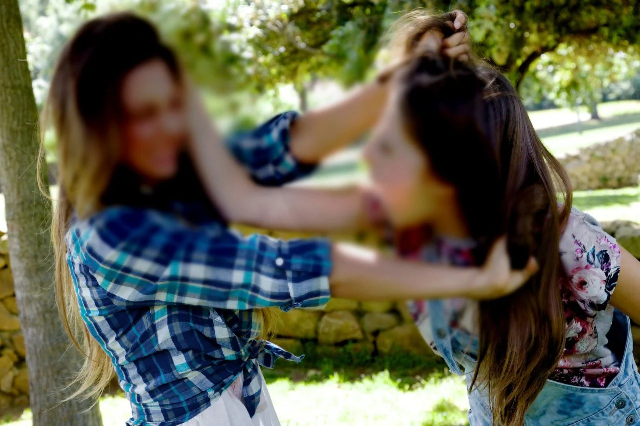 Karpoş&rsquo;ta kadınlar arasında kavga: 18 yaşındaki ş&uuml;pheli g&ouml;zaltında