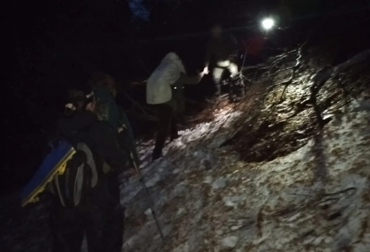 Korab Dağı&rsquo;nda yaralanan dağcı saatler s&uuml;ren operasyonla kurtarıldı