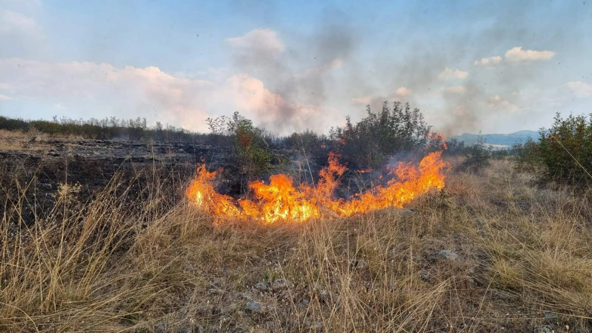 Kuzey Makedonya'da 3 ayrı yangın: 2'si h&acirc;l&acirc; aktif