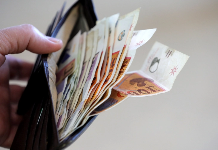 Mart maaşları yattı: Emeklilere 1.000 denar zam