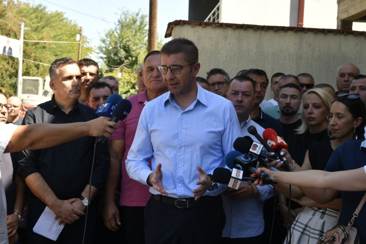 Mickoski: Altı otoyol b&ouml;l&uuml;m&uuml;nde &ccedil;alışmalar s&uuml;r&uuml;yor, inşaat ekonominin itici g&uuml;c&uuml;