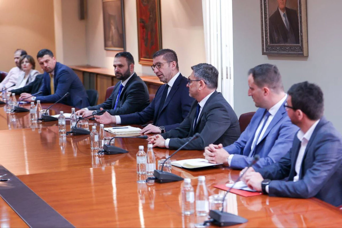 Mickoski perakendecilerle buluştu: Piyasada gerilim yaratmayın, m&uuml;dahale ederiz