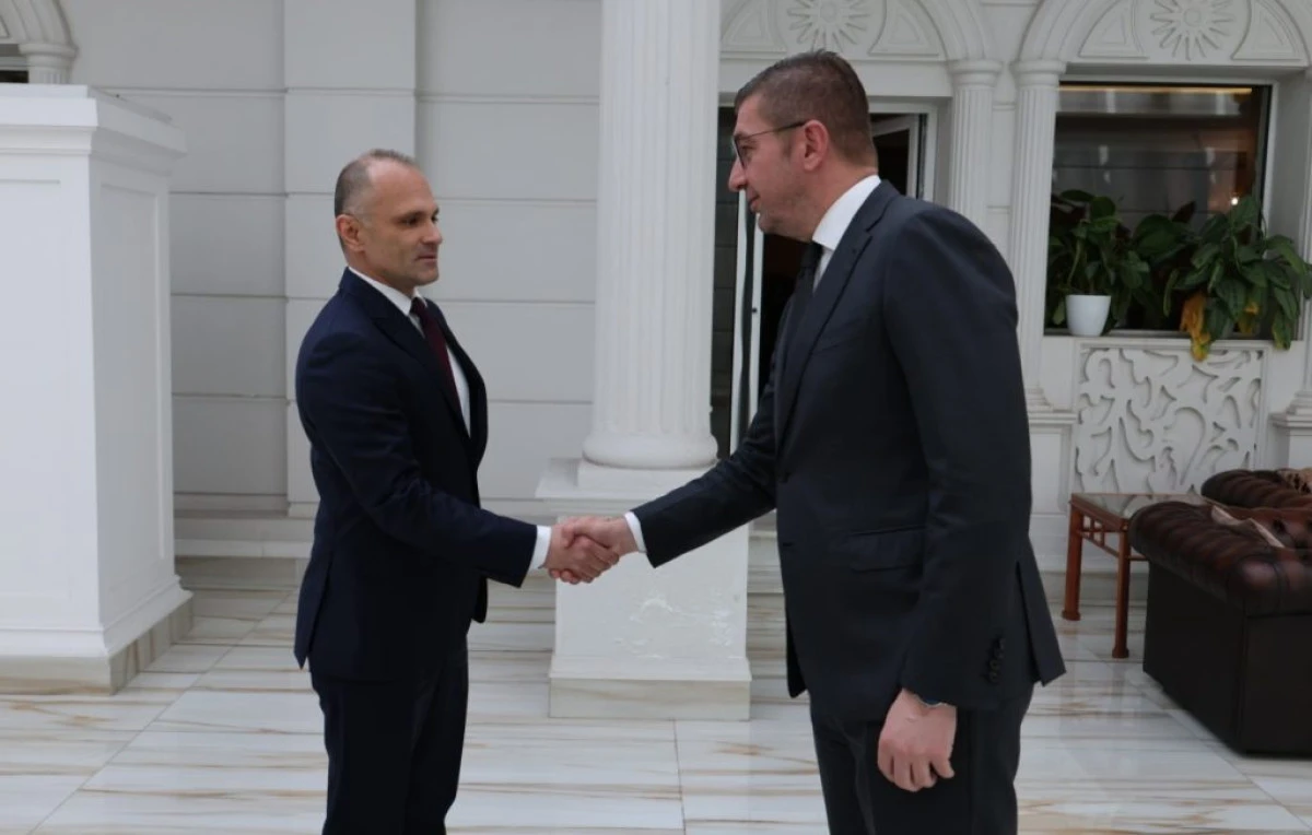 Mickoski ve Filip&ccedil;e arasında parlamentoda &ccedil;oğunluk tartışması