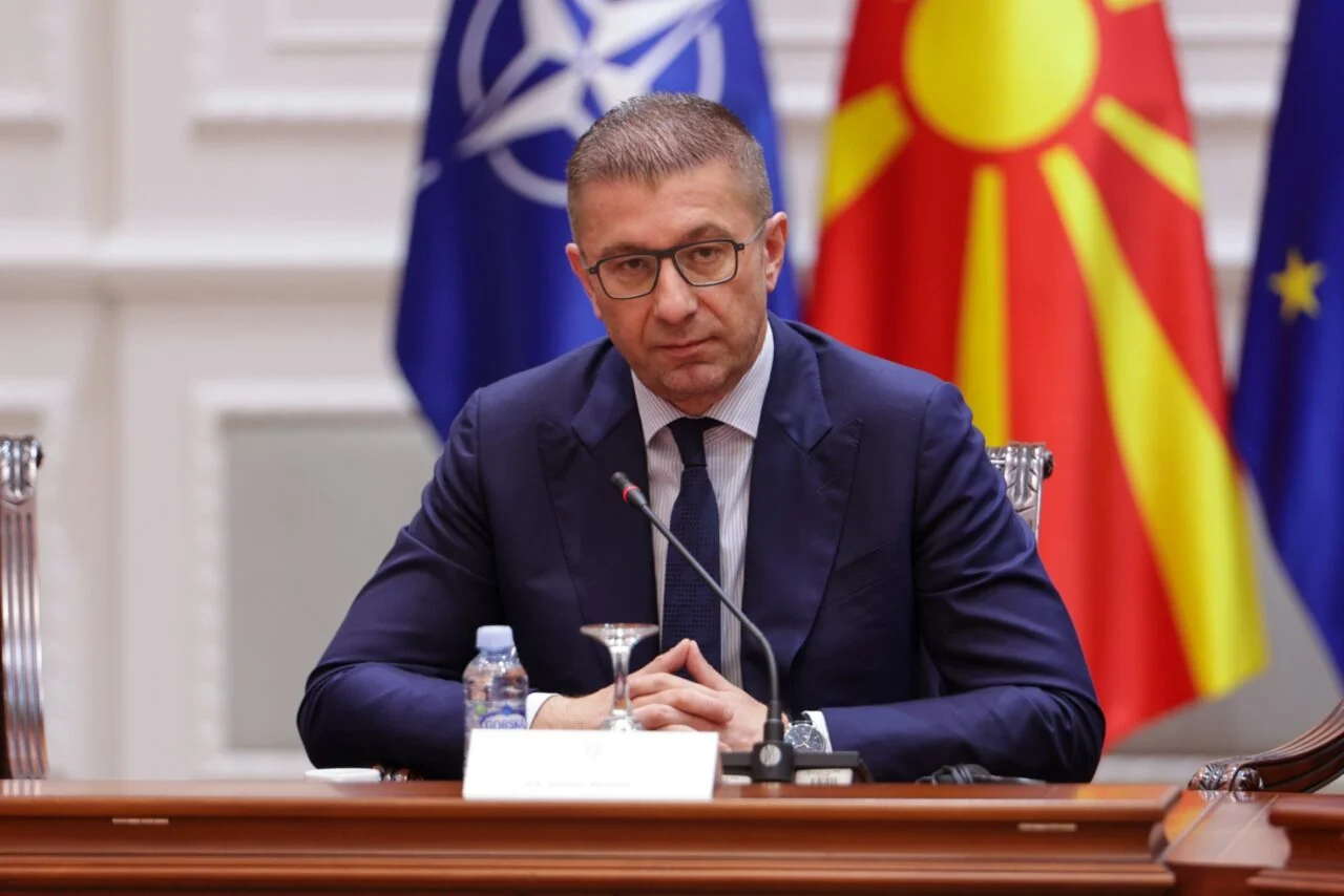 Mickoski'den Trump mesajı: Makedonya vatandaşları Trump'ı &ccedil;ok g&uuml;&ccedil;l&uuml; destekliyor