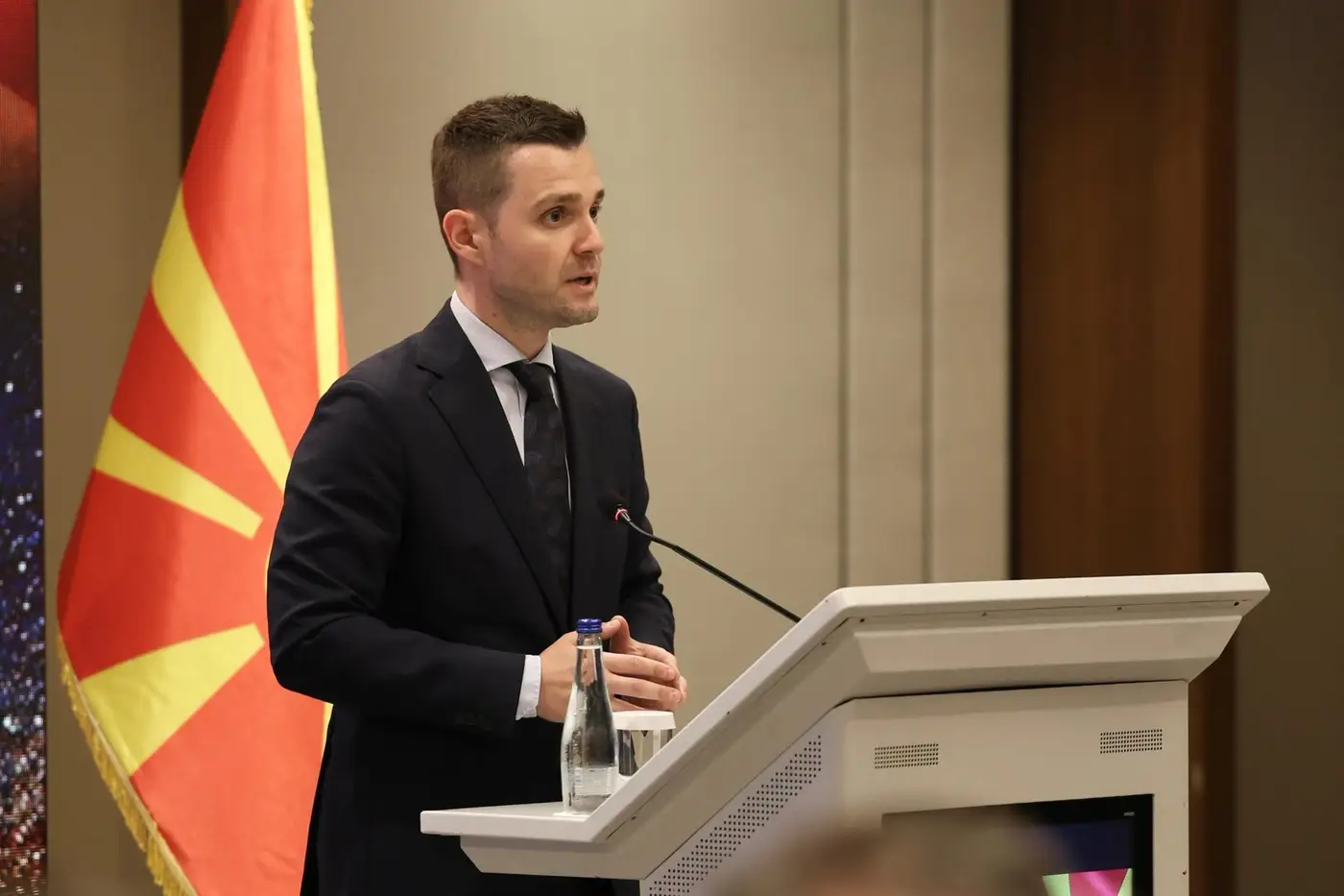 Mucunski: Makedonya, yeni şartlar olmadan &ouml;ng&ouml;r&uuml;lebilir bir AB yolunu hak ediyor