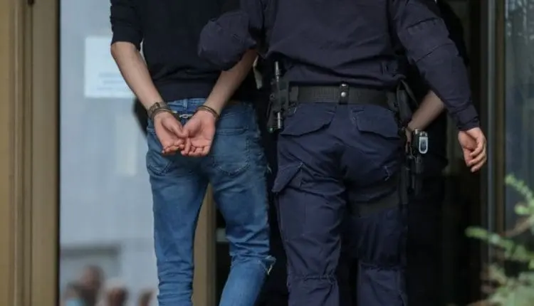 Norve&ccedil;li gen&ccedil;, yanlışlıkla girdiği İlinden Kışlasında g&ouml;zaltına alındı
