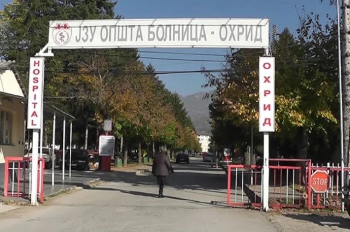 Ohri&rsquo;de iki kadın arasında sokak ortasında kavga: Biri ağır yaralandı
