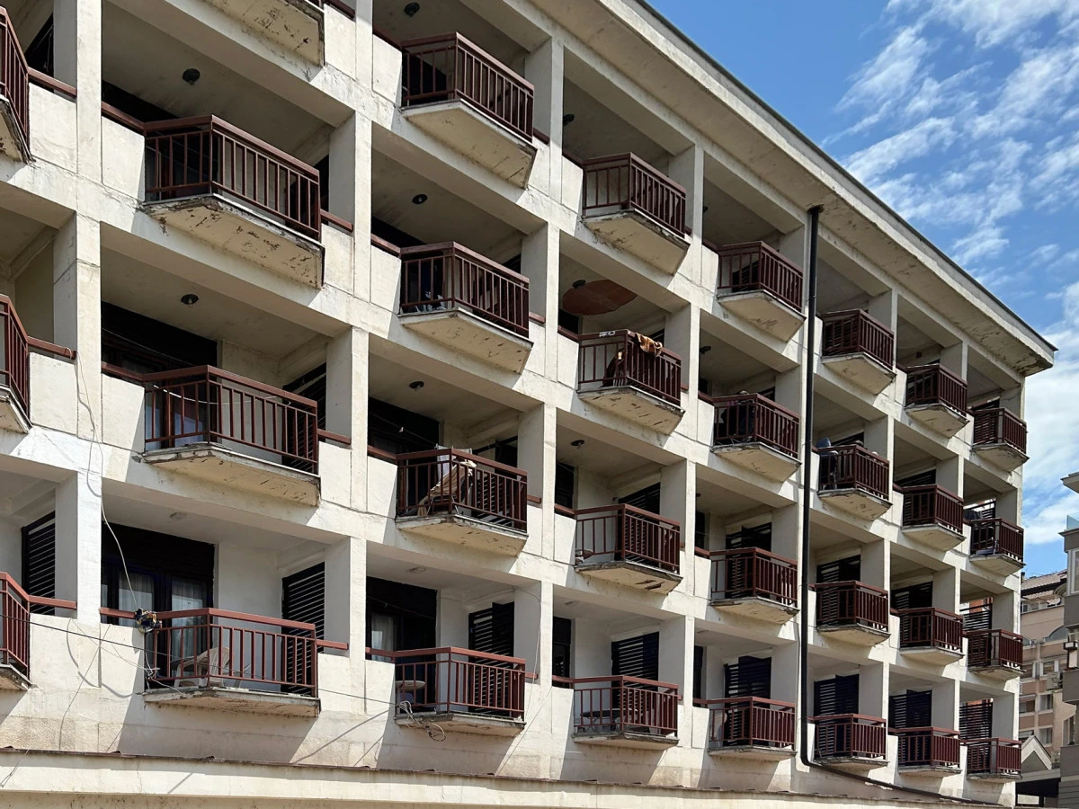 Ohri'deki &ouml;ğrenci yurdunda elektrik kesintisi: &Ouml;ğrenciler karanlık ve soğukta kaldı