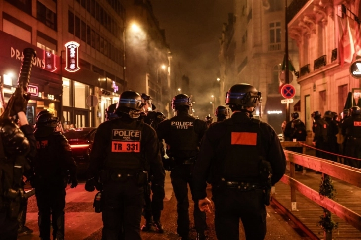 Paris'te PSG kutlamaları olaylara d&ouml;n&uuml;şt&uuml;: Sokaklar karıştı