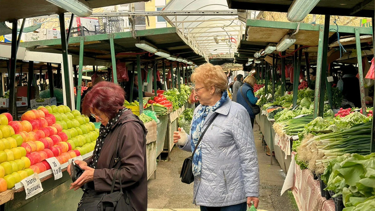 Paskalya &ouml;ncesi meyve ve sebze fiyatları u&ccedil;tu: Vatandaş pazarda zorlanıyor