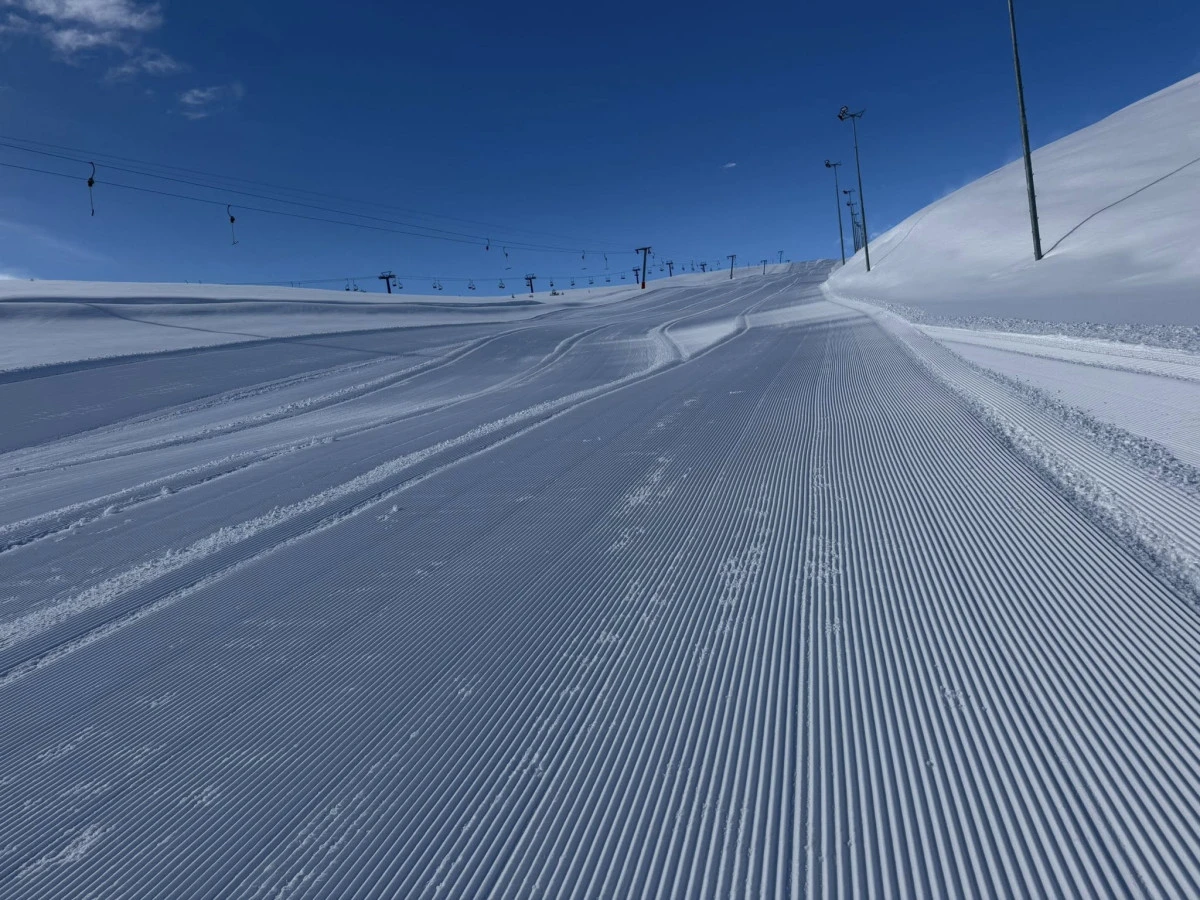 Popova Şapka'da kayak sezonu s&uuml;r&uuml;yor: Kar kalınlığı 74 cm'ye ulaştı