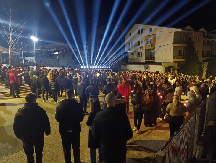 &ldquo;Puls&rdquo; yangınının &uuml;zerinden bir yıl ge&ccedil;ti: Ko&ccedil;ana&rsquo;da sessiz anma