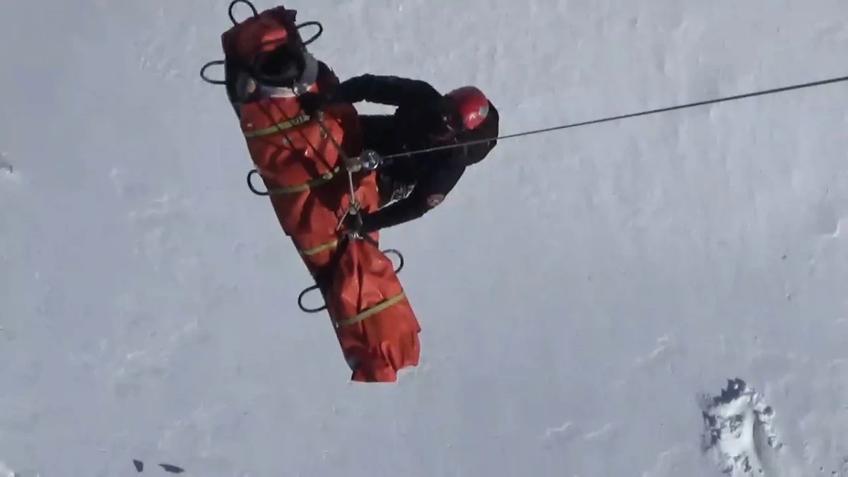 Şar Dağı'nda kurtarma operasyonu: Yaralı İtalyan kadın helikopterle kurtarıldı