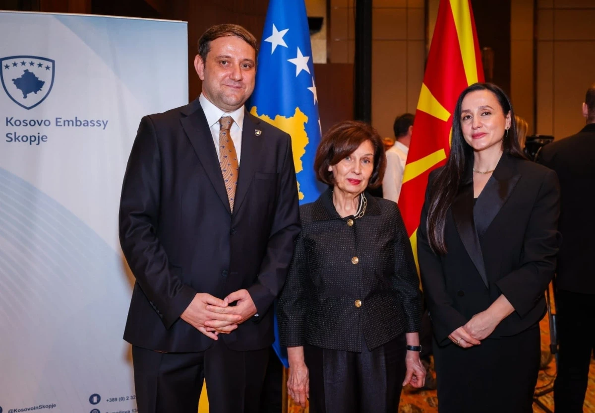 Silyanovska Davkova&rsquo;dan Kosova&rsquo;ya kutlama