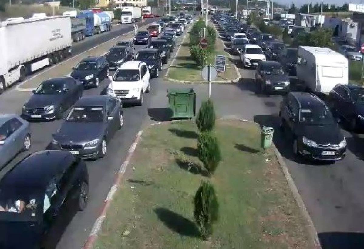 Sınır kapılarında yoğunluk: Tabanovce'de 40 dakika bekleme
