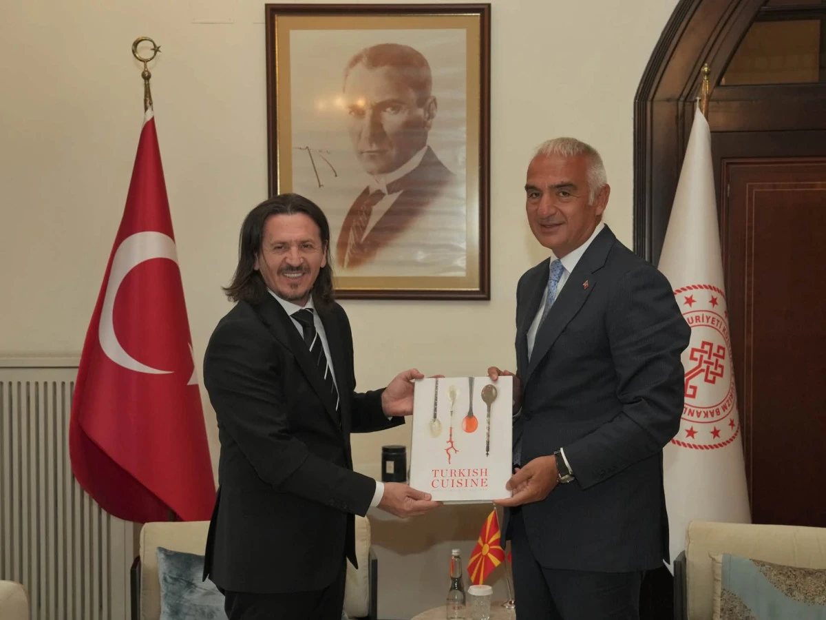 S&uuml;leymani-Ersoy g&ouml;r&uuml;şmesinde T&uuml;rk Tiyatrosu binası da g&uuml;ndemdeydi