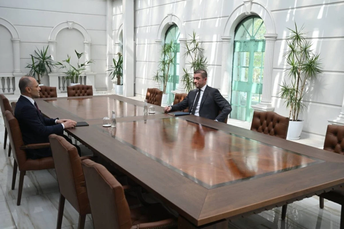 Teknik h&uuml;k&uuml;met krizi derinleşiyor: Mickoski ısrarlı, muhalefet karşı