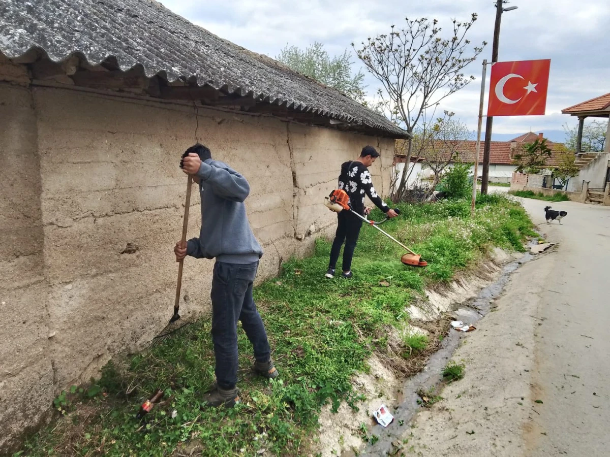 &ldquo;Temiz &ccedil;evre, temiz gelecek&rdquo; i&ccedil;in sahaya indiler