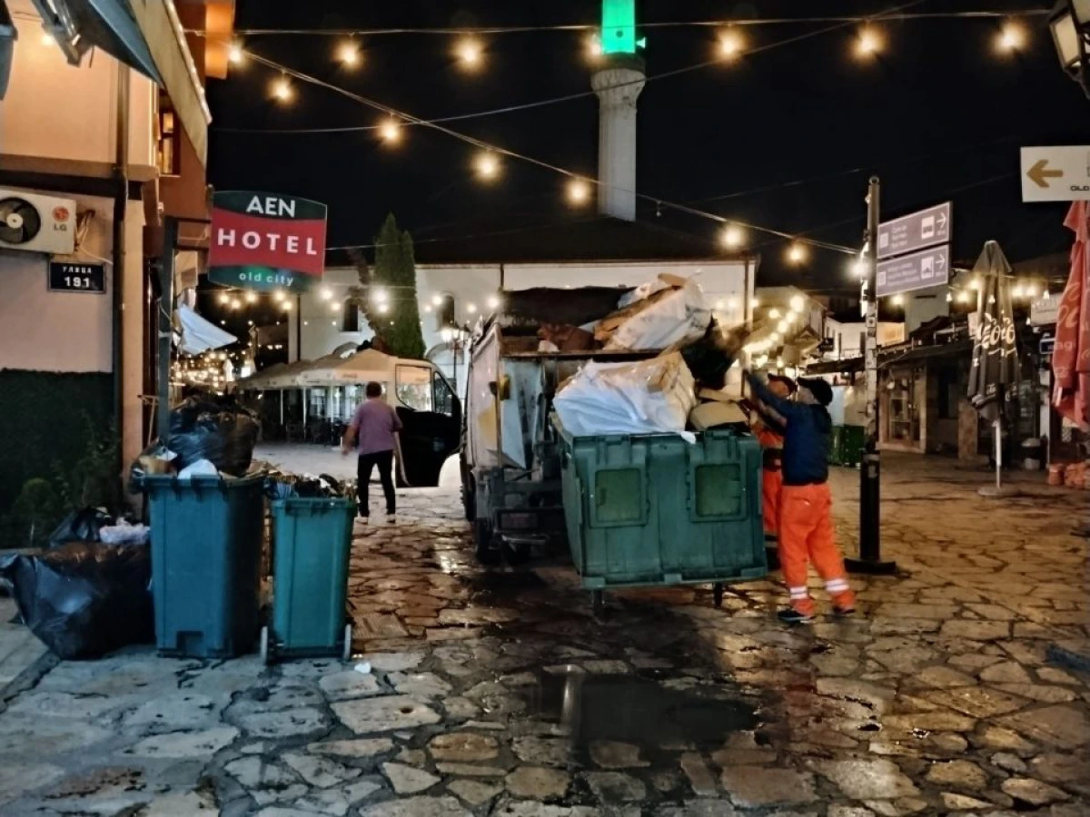Temmuzda &Uuml;sk&uuml;p'te 15 bin 735 ton belediye atığı toplandı