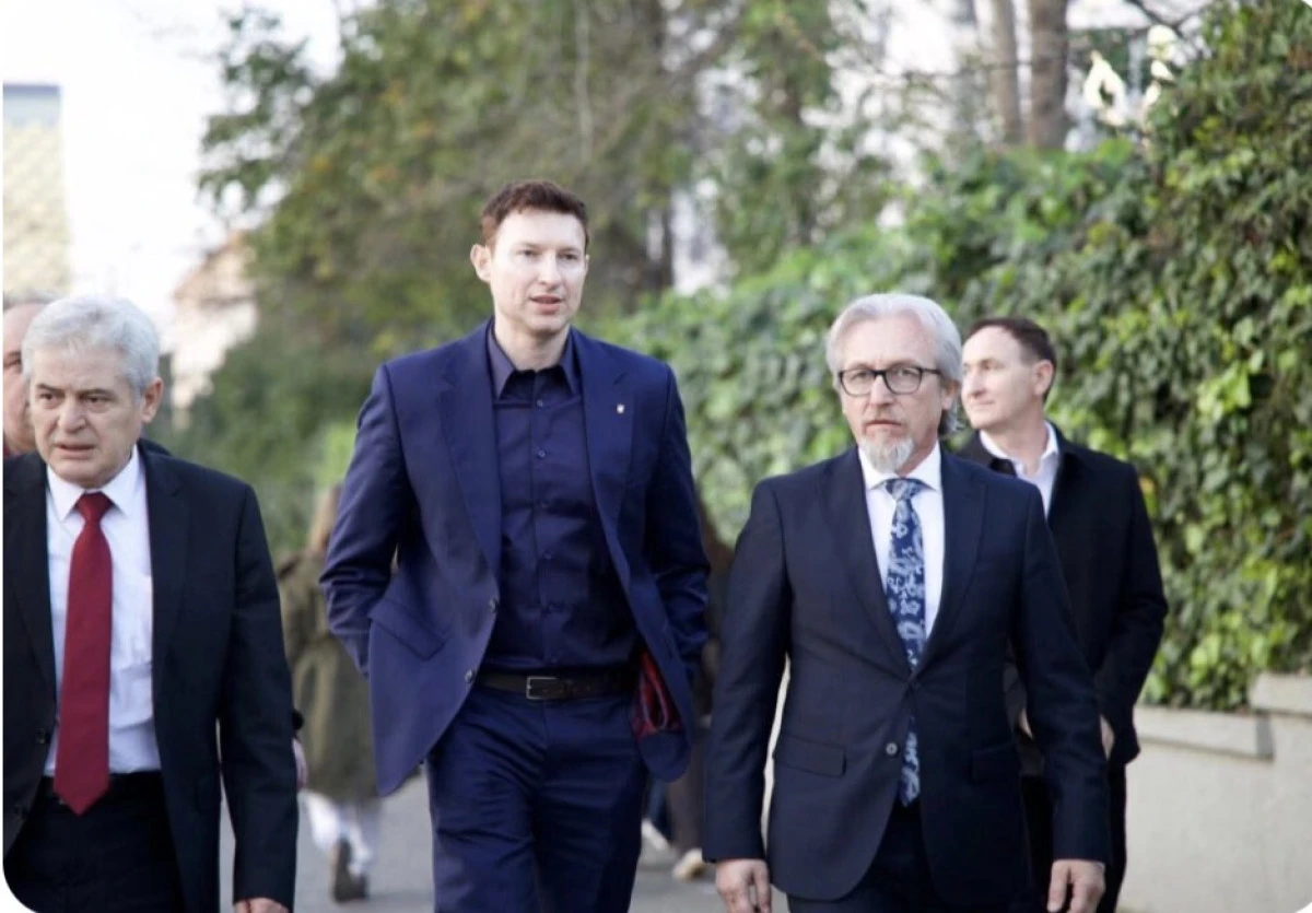 Tiran'da iftar diplomasisi: Rama'nın davetinde Ahmeti, Limani ve Taravari bir araya geldi