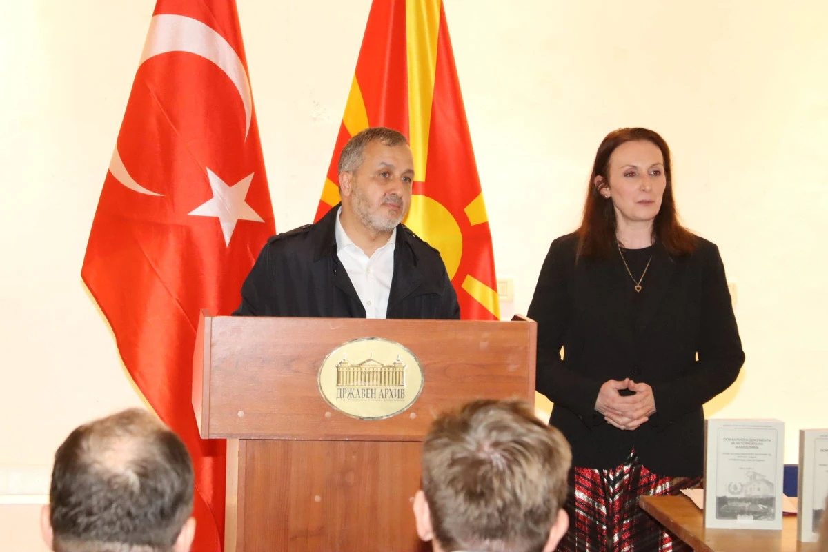 Tokdemir: Sergideki belgeler Osmanlı&rsquo;nın adil yaklaşımını ortaya koyuyor