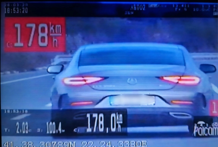 Trafikte &ccedil;ılgın hız: 178 km ile yakalandı