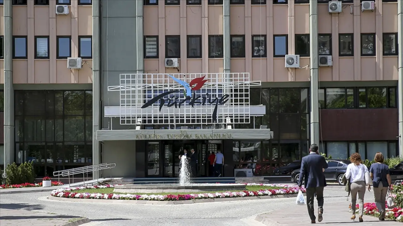 K&uuml;lt&uuml;r ka&ccedil;ak&ccedil;ılığına karşı T&uuml;rk devletlerinden ortak m&uuml;cadele