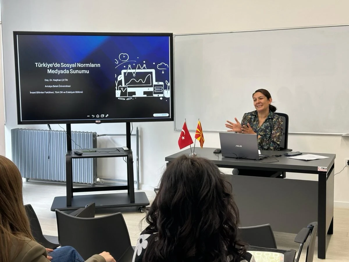 T&uuml;rk Dili ve Edebiyatı B&ouml;l&uuml;m&uuml;&rsquo;nde Erasmus+ buluşması