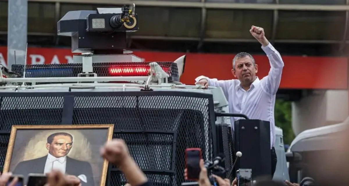 T&uuml;rk siyasetinde yeni d&ouml;nem: &Ouml;zg&uuml;r &Ouml;zel liderliğinde ''Yeni Parti'' kuruldu