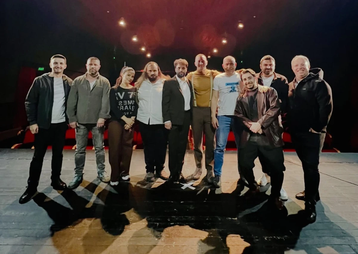 T&uuml;rk Tiyatrosu &ldquo;Yastık Adam&rdquo; ile Bursa&rsquo;da sahnede