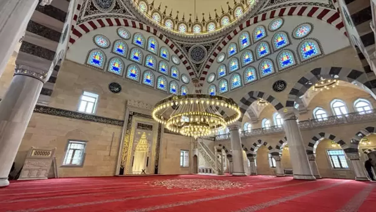 T&uuml;rkiye'nin destekleriyle inşa edilen &Uuml;sk&uuml;p Camisi'ndeki &ccedil;alışmalarda sona yaklaşılıyor