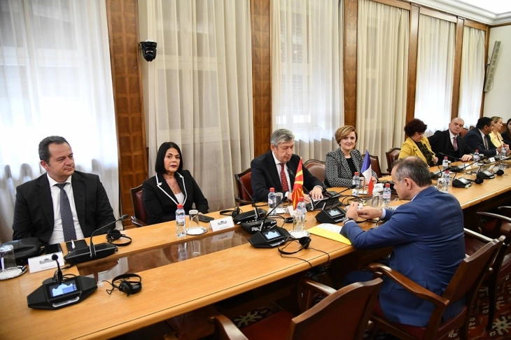 &Uuml;&ccedil; yeni b&uuml;y&uuml;kel&ccedil;i Meclis &ouml;n&uuml;nde sunum yaptı