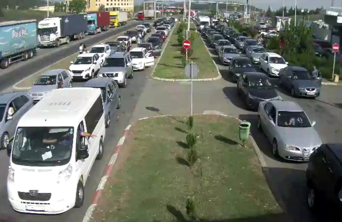 &Uuml;lkeden akın akın &ccedil;ıkış: 43 bin kişi tatili dışarıda ge&ccedil;irdi