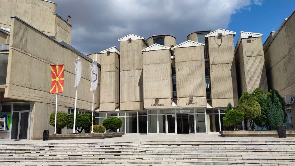 &Uuml;niversitelerde yeni akademik yıl başlıyor: Yaklaşık 53 bin 500 &ouml;ğrenci ders başı yapıyor