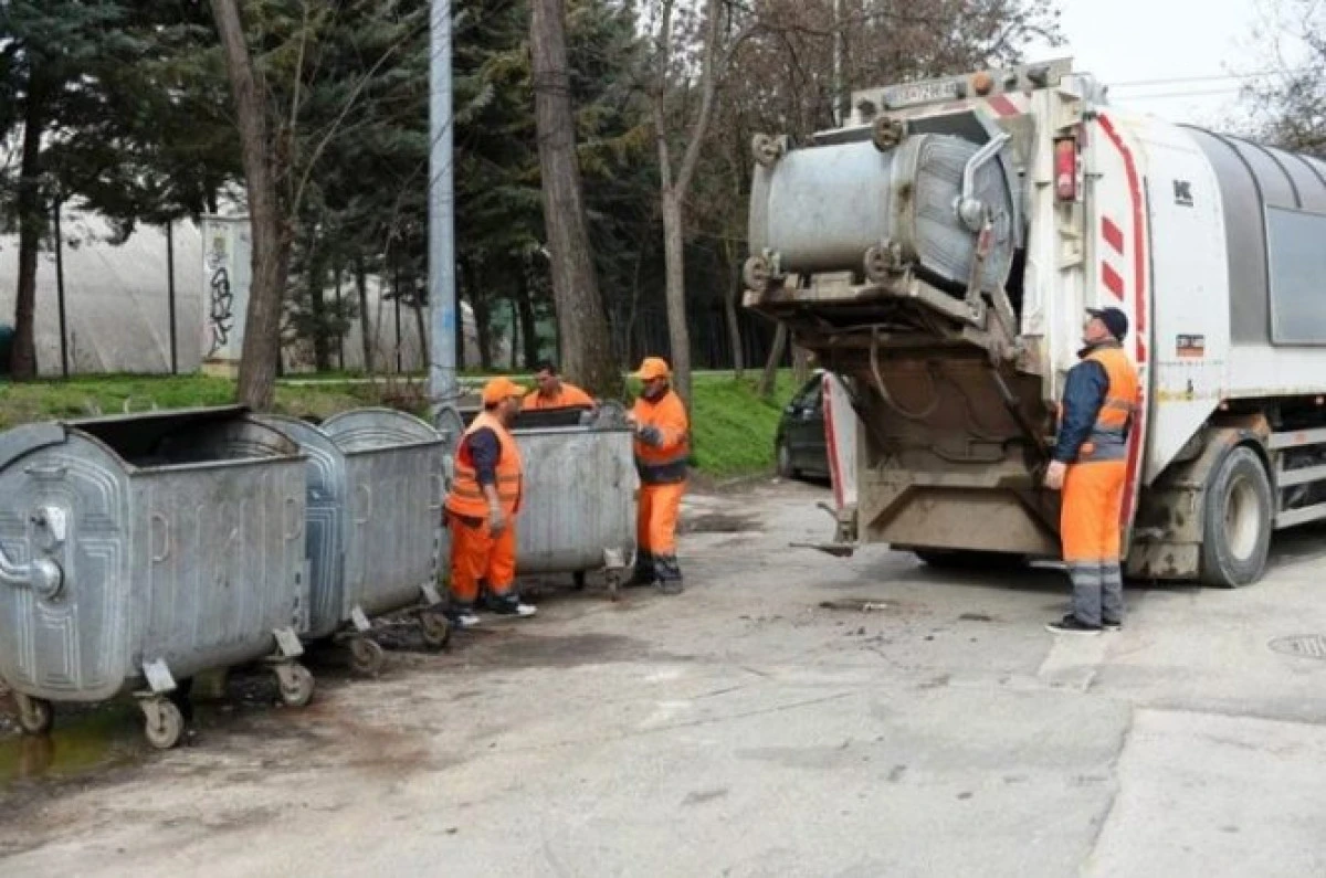 &Uuml;sk&uuml;p Belediye hijyeni alarm veriyor: 189 ara&ccedil;tan sadece 76'sı &ccedil;alışıyor