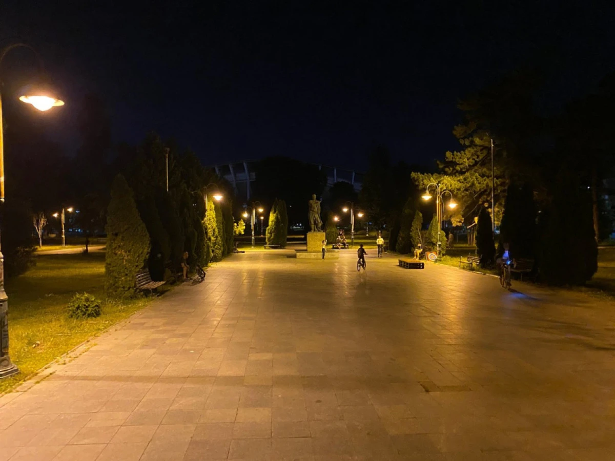 &Uuml;sk&uuml;p Şehir Parkı&rsquo;nda gasp iddiası: 27 yaşındaki İsve&ccedil; vatandaşı polise başvurdu