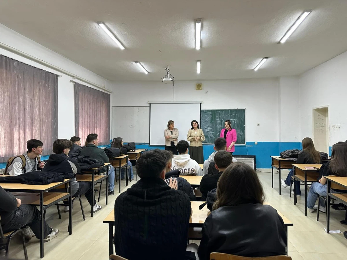 &Uuml;sk&uuml;p T&uuml;rk Dili ve Edebiyatı B&ouml;l&uuml;m&uuml; liseleri ziyaret etti