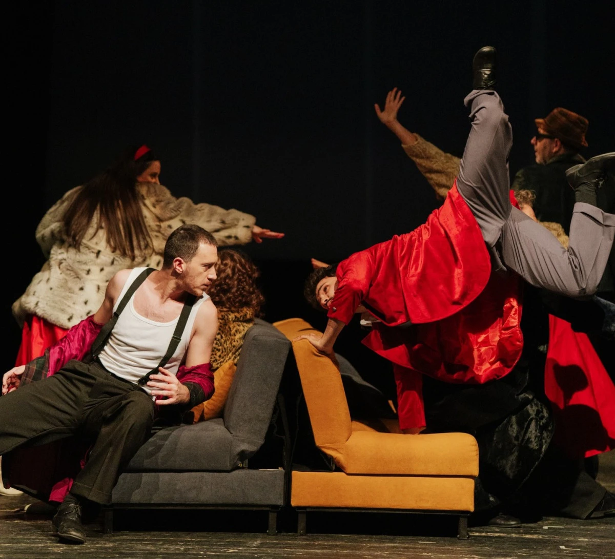 &Uuml;sk&uuml;p T&uuml;rk Tiyatrosu 75. yılını zaferlerle ta&ccedil;landırdı