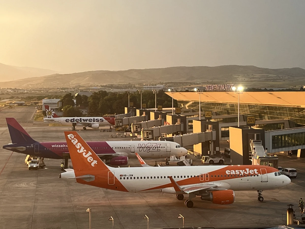 &Uuml;sk&uuml;p &uuml;&ccedil; &ouml;nemli direkt u&ccedil;uşunu kaybediyor: Frankfurt, Varşova ve Paris-Orly hatları kaldırılıyor