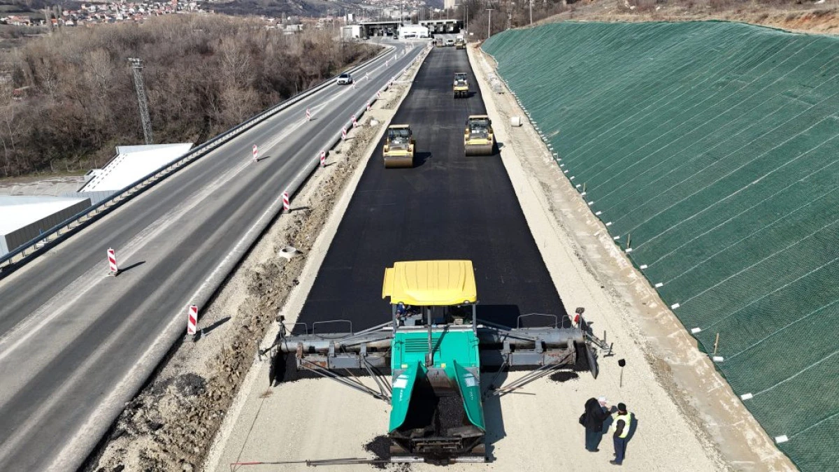 &Uuml;sk&uuml;p&ndash;Blace otoyolu 4 yılda tamamlanacak