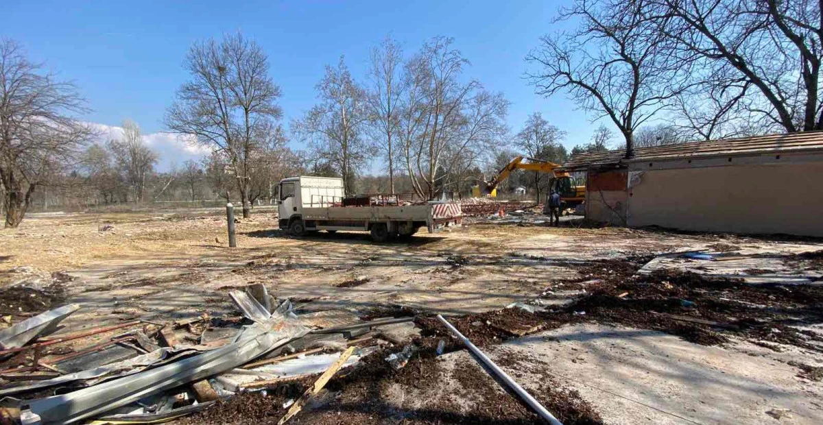 &Uuml;sk&uuml;p'e 10 milyon avroluk yeni lunapark: Yıkılan diskoteklerin yerine eğlence parkı geliyor
