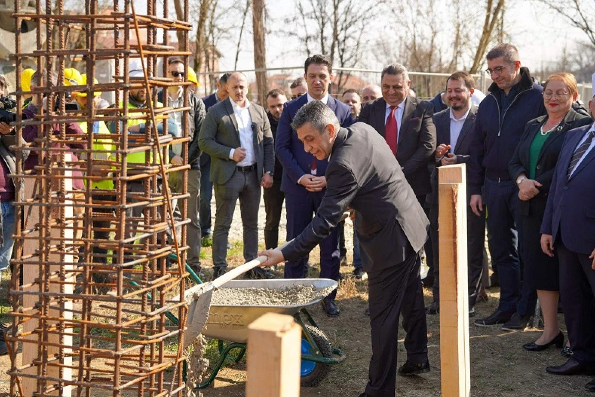 &Uuml;sk&uuml;p'e 42 milyon avroluk dev kamp&uuml;s: 'Azize Teresa' &Uuml;niversitesi'nin temeli atıldı