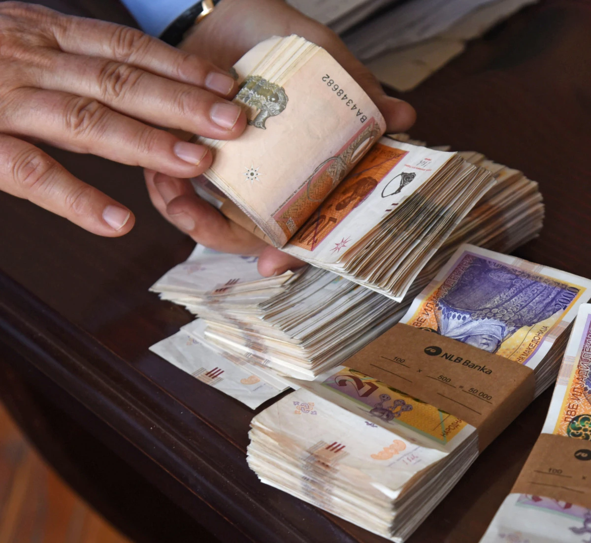 Üsküplü 82 yaşındaki kadın, 'sahte polis' dolandırıcılığına kurban gitti